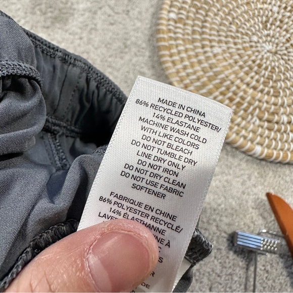 Rhone Men’s 7" Essentials Training Gym Short Pull On Unlined in Gray Size L - Picture 11 of 16